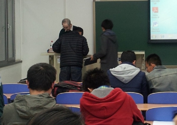 15系学术论坛第33期报告会新闻稿